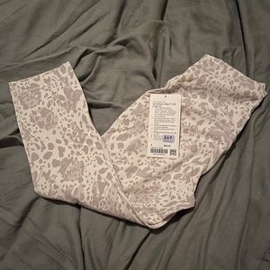 Lululemon align HR crop 21’